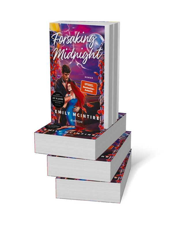 Bücherstapel des Buches „Forsaking Midnight“