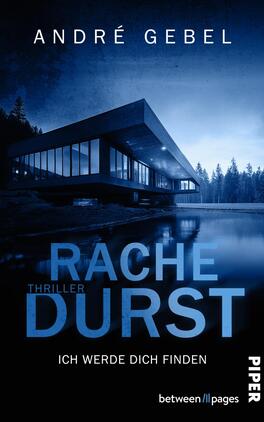 Das Buchcover zeigt ein modernes, stilvolles Gebäude am Wasser, umgeben von einem Wald. Die überwiegenden Farben sind Blau- und Grautöne, die eine düstere Atmosphäre erzeugen. Der Titel „RACHE DURST“ ist auffällig in großen, weißen Buchstaben platziert, während der Untertitel „Thriller“ in kleinerer Schrift darunter steht. Der Name des Autors, André Gebel, befindet sich oben auf dem Cover in einer eleganten Schrift. Am unteren Rand steht in kleinerer Schrift „ICH WERDE DICH FINDEN“.
