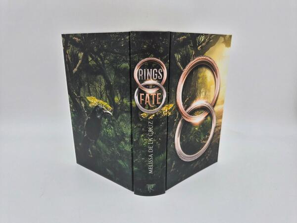 Außenansicht des Buches „Rings of Fate (Deluxe-Ausgabe)“