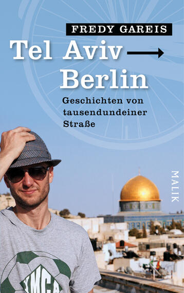 Das Buchcover zeigt einen Mann mit Sonnenbrille und einem leichten Lächeln, der vor einer Stadtkulisse steht, die den Tempelberg mit der goldenen Kuppel zeigt. Die Farben sind hell und warm, mit einem blauen Hintergrund und grau-weißen Akzenten. Der Titel „Tel Aviv – Berlin“ ist in großen, klaren weißen Buchstaben hervorgehoben, gefolgt von dem Untertitel „Geschichten von tausund deiner Straße“ in einer kleineren Schrift. Der Autor „FREDY GAREIS“ ist ebenfalls prominent platziert. Die Gesamtatmosphäre vermittelt Offenheit und Neugier.