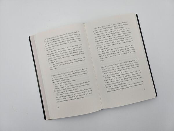 Außenansicht des Buches „Zeitpfade“