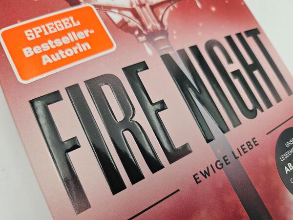 Außenansicht des Buches „Fire Night – Ewige Liebe“