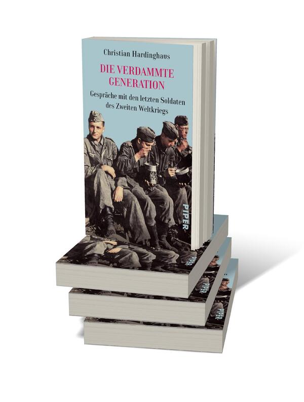 Bücherstapel des Buches „Die verdammte Generation“