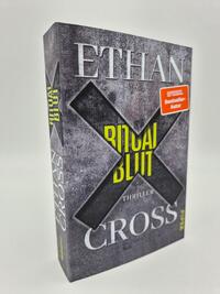 Außenansicht des Buches „Ritualblut“