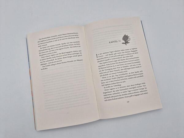 Außenansicht des Buches „The Baby Dragon Café“