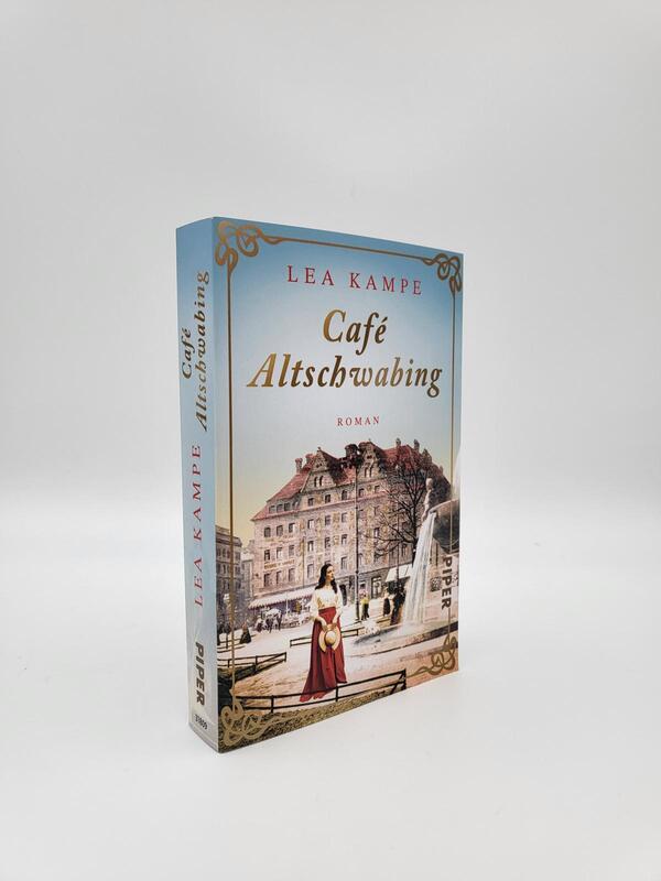 Innenansicht des Buches „Café Altschwabing“