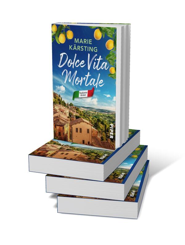 Bücherstapel des Buches „Dolce Vita Mortale“