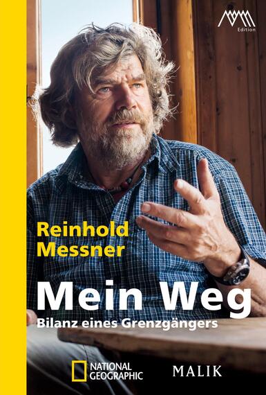 Das Buchcover zeigt das Porträt von Reinhold Messner, der mit einem nachdenklichen Ausdruck nach vorne schaut. Er hat volles, graues Haar und einen gepflegten Bart. Seine Kleidung ist in Blau- und Grüntönen gehalten. Im linken Teil des Covers dominiert ein leuchtend gelber Streifen. Der Titel „Mein Weg“ ist in großen weißen Buchstaben platziert, darunter steht in kleinerer Schrift „Bilanz eines Grenzgängers“. Das Gesamtbild vermittelt eine authentische, nachdenkliche Atmosphäre.