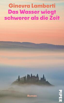 Das Buchcover zeigt eine geheimnisvolle Landschaft, in sanften Pastellfarben gehalten, mit einem schimmernden, nebligen Hintergrund. Im Vordergrund ist eine hügelige Silhouette einer Burgruine zu sehen. Der Titel „Das Wasser wiegt schwerer als die Zeit“ ist in großformatiger, pinker Schrift prominent platziert, über dem Namen der Autorin Ginevra Lamberti. Am unteren Rand befindet sich der Hinweis „Roman“ in weißer Schrift. Die Gesamtatmosphäre ist melancholisch und träumerisch.