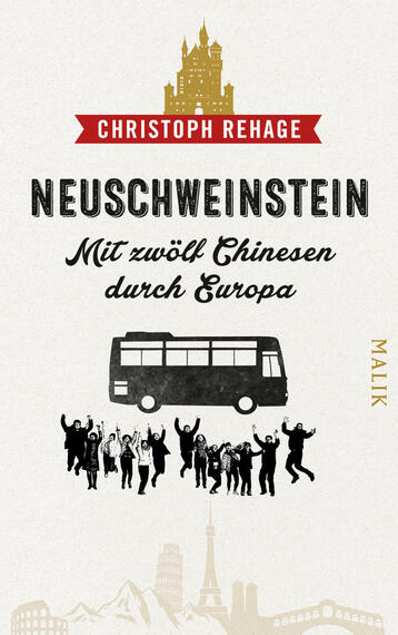 Das Buchcover zeigt eine minimalistische Gestaltung mit einem weißen Hintergrund. Oben befindet sich ein rotes Banner mit dem Namen „CHRISTOPH REHAGE“. Darunter steht der Titel „NEUSCHWEINSTEIN“ in auffälliger, schwarzer Schrift, gefolgt von dem Untertitel „Mit zwölf Chinesen durch Europa“ in eleganter, geschwungener Schrift. Im Zentrum ist eine schwarze Silhouette eines Busses abgebildet, umgeben von fröhlichen, tanzenden Menschen. Unten rechts ist der Verlagsname „MALIK“ in goldener Schrift vermerkt. Die gesamte Atmosphäre strahlt Abenteuer und Lebensfreude aus.