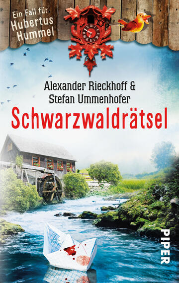 Das Buchcover zeigt eine idyllische Schwarzwaldszene mit einem alten Wassertretwerk und einem plätschernden Fluss im Vordergrund. Über dem Wasser sind einige grüne Bäume und Sträucher sichtbar. Am oberen Rand ist ein prächtiges, rot verziertes Uhrwerk abgebildet, umrahmt von einem Kranz aus roten Blättern. Der Titel „Schwarzwaldrätsel“ steht in auffälligem Rot, während die Autoren „Alexander Rieckhoff & Stefan Ummenhofer“ in einer eleganten Schriftart darüber platziert sind. Der Hintergrund ist in sanften Blau- und Grüntönen gehalten und vermittelt eine ruhige, mysteriöse Atmosphäre.