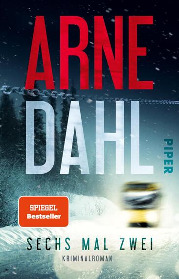 Das Buchcover zeigt eine winterliche Landschaft in kühlen Blau- und Grautönen, durchzogen von einem blauen Lichterschein. Der Titel „ARND DAHL“ erscheint in großen, roten Buchstaben, während „SECHS MAL ZWEI“ darunter in leicht kleinerer, grauer Schrift steht. Das Verlagslogo „PIPER“ ist in einem dezenten Türkis gehalten. Oben rechts befindet sich ein orangefarbener Button mit dem Text „SPIEGEL Bestseller“. Die Atmosphäre wirkt spannend und geheimnisvoll.
