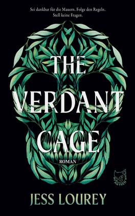 Das Buchcover zeigt auf schwarzem Grund einen großen Totenschädel, geformt aus grünen Blättern und Ranken. Mittig steht der Titel „THE VERDANT CAGE“ in weißen Großbuchstaben, darunter klein „ROMAN“. Oben drei Zeilen weißer Text: „Sei dankbar für die Mauern. Folge den Regeln. Stell keine Fragen.“ Unten steht der Autorenname „Jess Lourey“ in blassgrüner Serifenschrift. Die Wirkung ist düster und pflanzlich-bedrohlich.