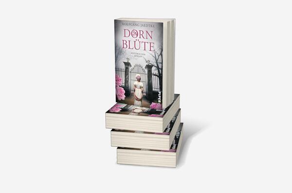 Bücherstapel des Buches „Dornblüte“