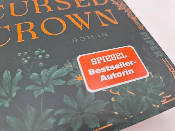Außenansicht des Buches „His Cursed Crown“