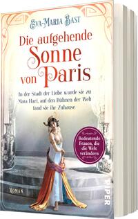 Das Buchcover zeigt eine elegant gekleidete Frau in einem historischen Setting, die einen geheimnisvollen Ausdruck trägt. Die zentrale Schrift des Titels „Die aufgehende Sonne von Paris“ ist in geschwungener, roter Typografie gehalten, während der Untertitel in schlichterer Schriftgröße erscheint. Die Farbpalette besteht aus sanften Pastelltönen, die eine romantische Atmosphäre vermitteln. Ein kreisförmiger Button mit dem Text „Bedeutende Frauen, die die Welt verändern“ hebt sich in Blau hervor.