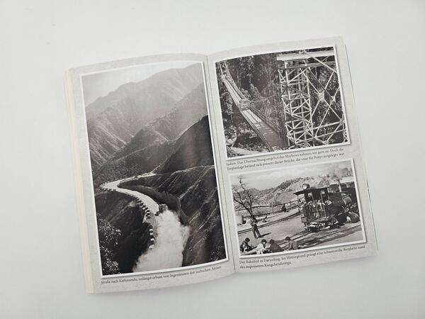 Außenansicht des Buches „First Overland. Als Erste im Land Rover 18.000 Meilen von London nach Singapur “