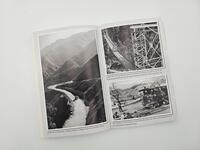 Außenansicht des Buches „First Overland. Als Erste im Land Rover 18.000 Meilen von London nach Singapur “