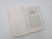 Außenansicht des Buches „Korallenrosa“