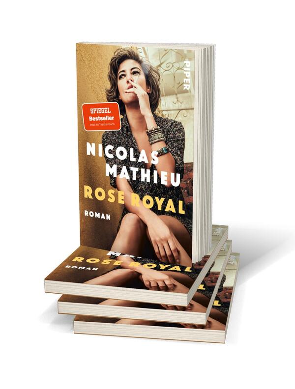 Bücherstapel des Buches „Rose Royal“