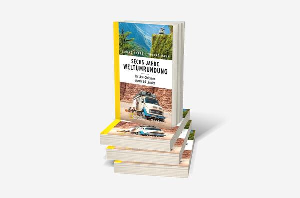 Bücherstapel des Buches „Sechs Jahre Weltumrundung“