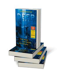Bücherstapel des Buches „Deep Sea“
