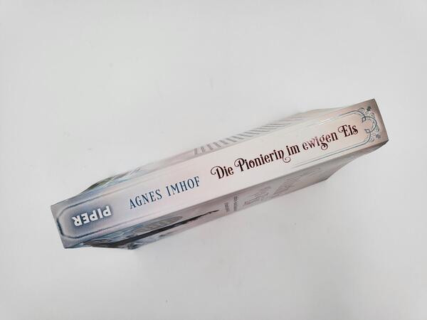 Innenansicht des Buches „Die Pionierin im ewigen Eis“
