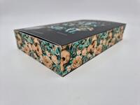 Außenansicht des Buches „The Lies we steal“