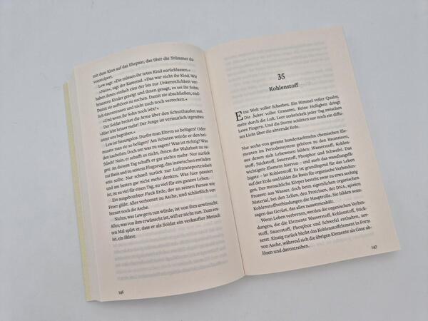 Außenansicht des Buches „Die Unvollkommenheit des Glücks“
