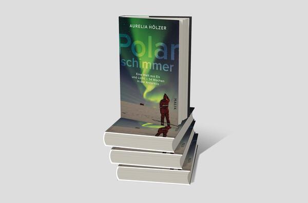 Bücherstapel des Buches „Polarschimmer“