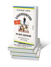 Bücherstapel des Buches „Couchsurfing in der Ukraine“