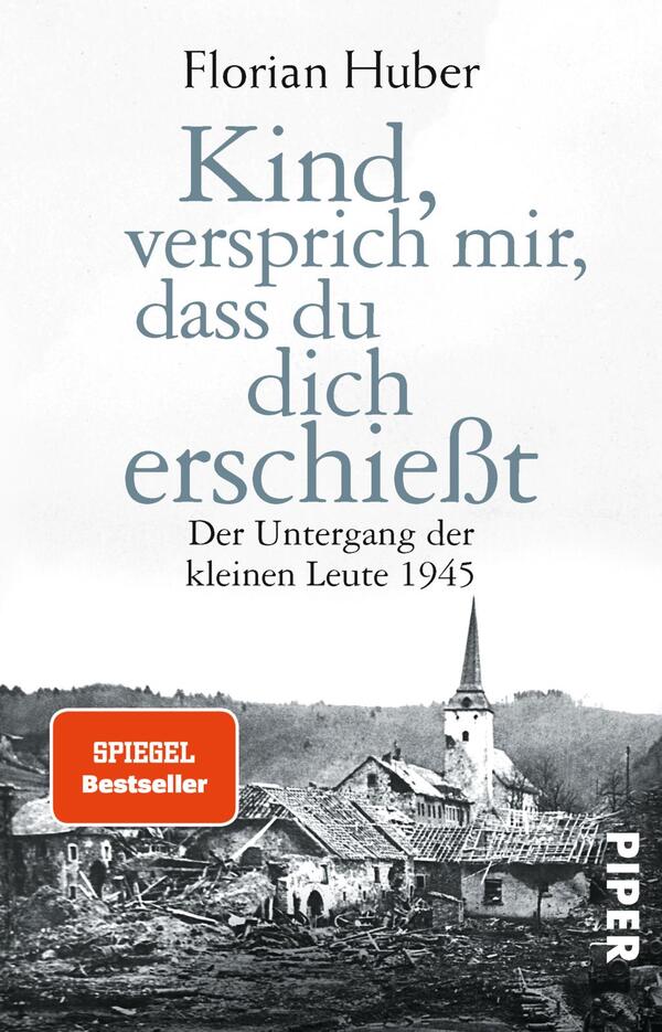 Das Buchcover zeigt eine schwarz-weiße Fotografie von Trümmern und einem zerstörten Dorf mit einem Kirchturm im Hintergrund. Der Titel „Kind, versprich mir, dass du dich erschießt“ ist in großen, hellblauen Buchstaben platziert, darüber der Autor Florian Huber in etwas kleinerer Schrift. Unten rechts befindet sich ein rotes Bestseller-Siegel mit der Aufschrift „SPIEGEL Bestseller“. Die gesamte Atmosphäre des Covers wirkt eindringlich und vermittelt eine ernste Thematik.