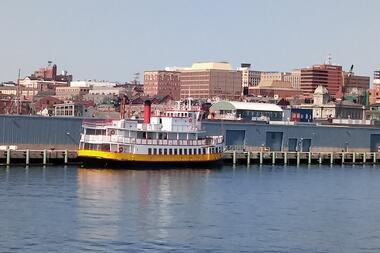 Recherchefoto eines Hafens zu Mona Jones „Casco Bay Summer“