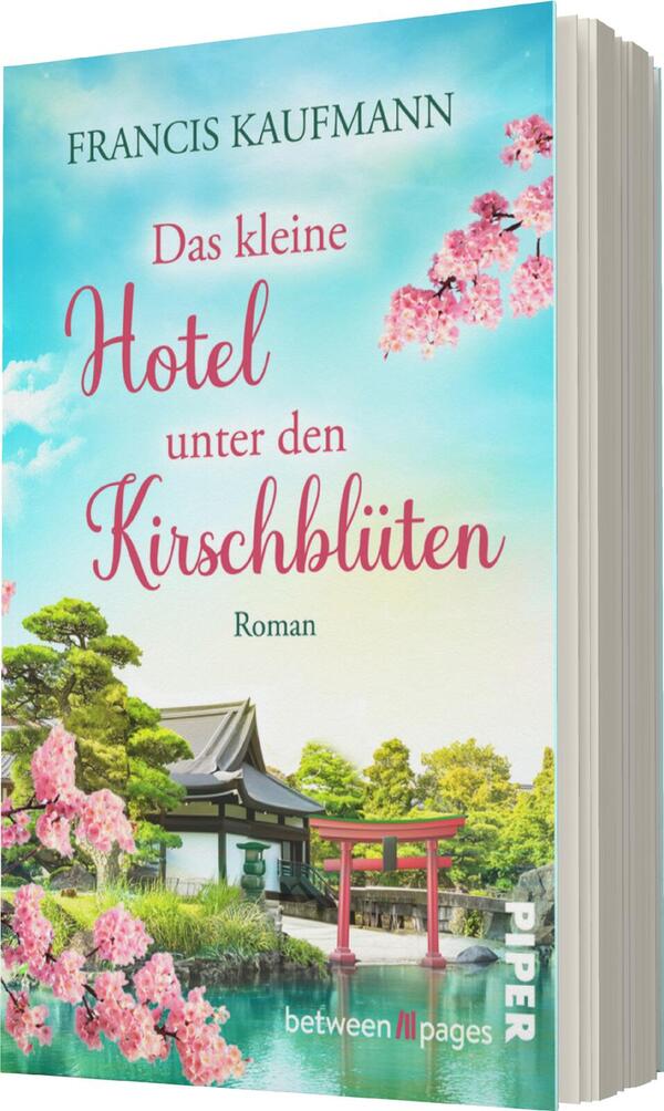 Das Buchcover zeigt einen idyllischen Landschaftshorizont mit einem traditionellen Gebäude und üppigem Grün. Die obere Hälfte ist in einem sanften Blau gehalten, während die untere Hälfte von blühenden Kirschbäumen in zarten Rosa- und Weißtönen dominiert wird. Der Titel „Das kleine Hotel unter den Kirschblüten“ ist in eleganter, geschwungener Schrift in kräftigem Pink platziert, und darunter steht das Wort „Roman“ in schlichter Schrift. Der Autorname „Francis Kaufmann“ erscheint darüber in dezentem Schwarz.