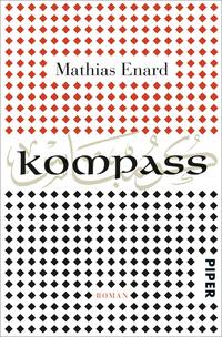 Das Buchcover zeigt ein grafisches Muster aus roten und schwarzen Rauten, die in zwei horizontalen Reihen angeordnet sind. Oben steht der Name des Autors „Mathias Enard“ in schlichter, schwarzer Schrift. Im mittleren Bereich befindet sich der Titel „kompass“ in einer stilisierten, geschwungenen Schrift in Gold. Der untere Abschnitt ist in einem einheitlichen schwarzen Hintergrund gehalten, in dem der Verlagsname „PIPER“ und das Wort „Roman“ in kleinerer Schrift platziert sind. Die Atmosphäre des Covers vermittelt eine Mischung aus Eleganz und kultureller Vielfalt.