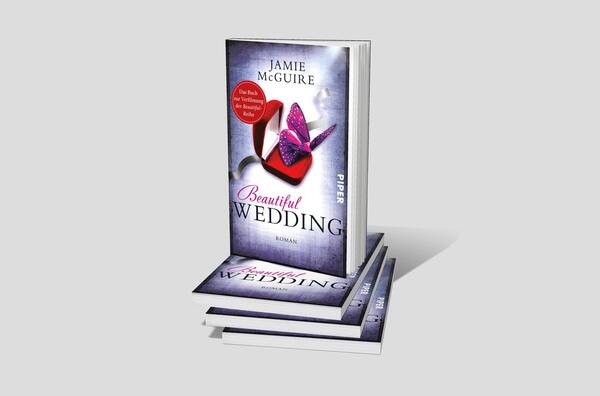 Bücherstapel des Buches „Beautiful Wedding“
