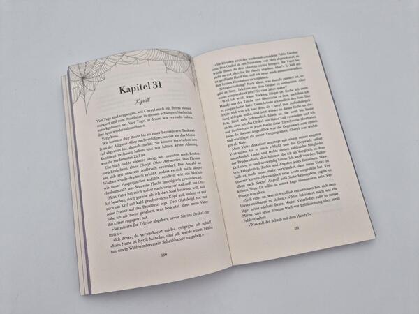 Außenansicht des Buches „Our darkest Truth“