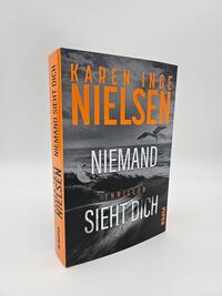 Außenansicht des Buches „Niemand sieht dich“