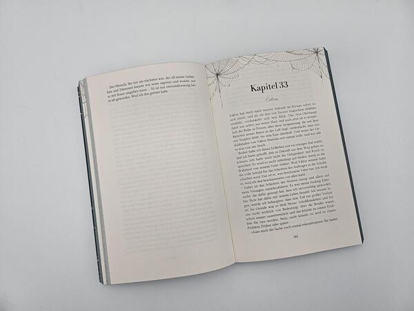 Außenansicht des Buches „Our darkest Lies“