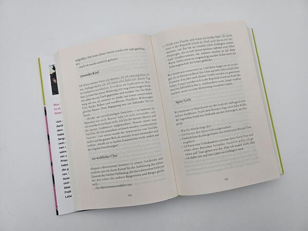 Außenansicht des Buches „Political Girl“