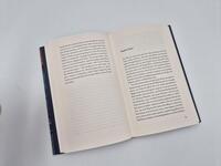 Außenansicht des Buches „O Caledonia“