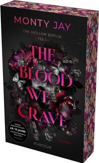 Das Buchcover zeigt ein dunkles, schwarzes Layout mit einem zentralen, teilweise verdeckten Totenschädel, umwoben von tiefrosa bis blutroten Blüten und silbrig schimmernden Schmetterlingen. Der Titel „THE BLOOD WE CRAVE“ steht groß, fett und in knalligem Pink, darüber der Autorname „MONTY JAY“ in kleinerer Großschrift; darüber schmale Zeile „THE HOLLOW BOYS III – TEIL I“. Unten links ein Rundbutton mit dem Text „UNSERE LESEEMPFEHLUNG: AB 18 JAHRE CONTENTWARNUNG BEACHTEN“.