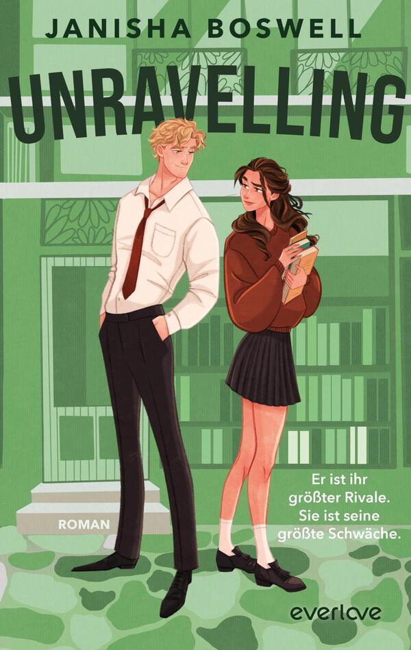 Das Buchcover zeigt den Titel „UNRAVELLING“ in großen, fett gesetzten Großbuchstaben über einer Illustration zweier junger Menschen: ein blonder Mann in weißem Hemd, Krawatte und dunkler Hose steht lässig mit Händen in den Taschen, eine dunkelhaarige Frau in brauner Kapuzenjacke und schwarzem Faltenrock hält Bücher und ein Smartphone. Hintergrund ist eine stilisierte grüne Gebäudefassade mit Bücherregalen. Oben steht der Autorenname Janisha Boswell, rechts der Slogan „Er ist ihr größter Rivale. Sie ist seine größte Schwäche.“