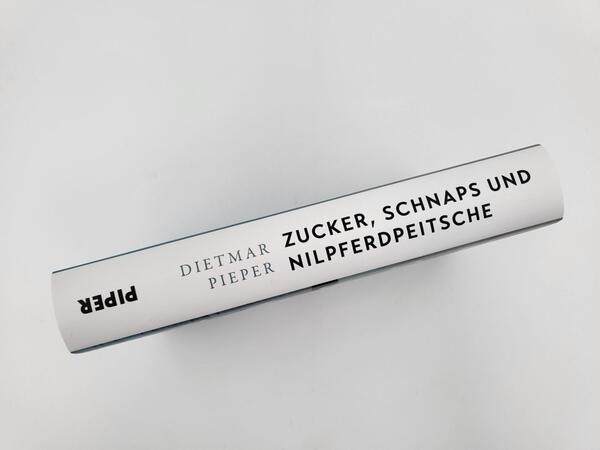 Innenansicht des Buches „Zucker, Schnaps und Nilpferdpeitsche“
