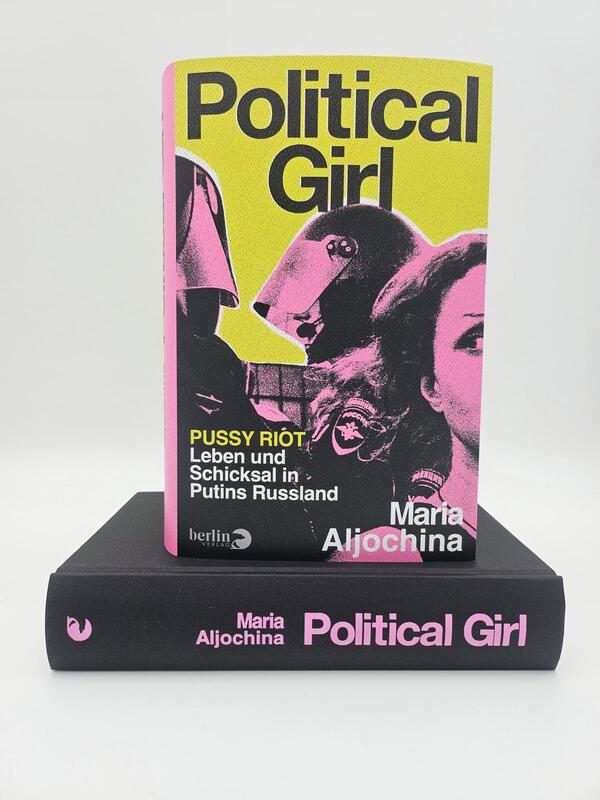 Außenansicht des Buches „Political Girl“