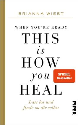 Das Buchcover zeigt einen minimalistischen, eleganten Designansatz mit einem weißen Hintergrund. Der Titel „THIS is HOW you HEAL“ ist zentral platziert und in unterschiedlichen Schriftgrößen dargestellt. „THIS“ und „HEAL“ erscheinen in einer markanten, schwarzen Schrift, während „is“ und „you“ in einer schmaleren Schrift gehalten sind. Oben steht der Name der Autorin „BRIANNA WIEST“ in goldener Schrift. Am rechten oberen Rand befindet sich ein rotes Kästchen mit dem Aufdruck „SPIEGEL-Bestseller“. Unten wird der Verlag „PIPER“ in einfacher Schrift angezeigt.