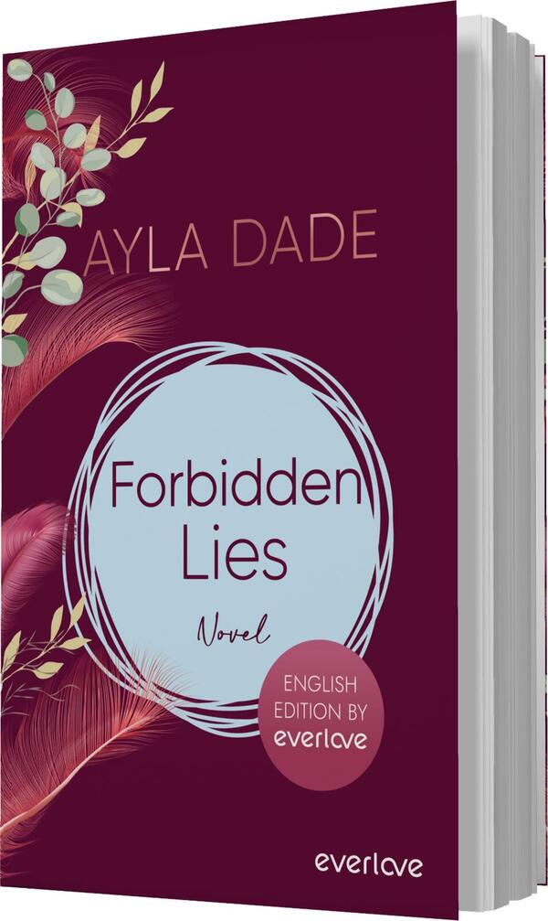 Das Buchcover zeigt einen tiefen, purpurroten Hintergrund, der durch sanfte, florale Elemente in Rosa und Grün ergänzt wird. Im oberen Bereich befindet sich der Name der Autorin „Ayla Dade“ in eleganter, goldfarbener Schrift. In der Mitte ist der Titel „Forbidden Lies“ in einem hellen, runden Rahmen platziert, darunter steht „Novel“ in kleinerer Schrift. Ein Button im unteren Bereich informiert über die „ENGLISH EDITION BY everlove“. Die Gestaltung vermittelt eine mysteriöse und leidenschaftliche Atmosphäre.