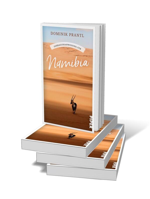 Bücherstapel des Buches „Gebrauchsanweisung für Namibia“