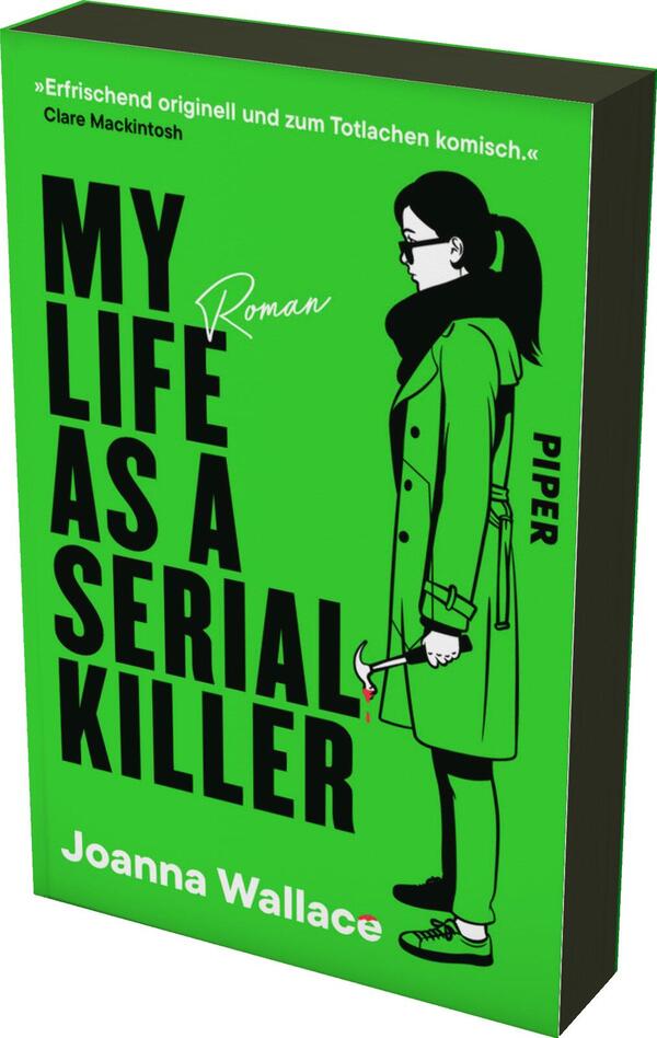 Das Buchcover zeigt eine stilisierte, grün-schwarz gehaltene Illustration einer Frau in einer schwarzen Jacke mit langen Haaren, die eine Machete in der Hand hält. Der Titel „MY LIFE AS A SERIAL KILLER“ ist in großen, fetten Buchstaben in schwarzer Schrift mittig platziert. Darunter steht das Wort „Roman“ in kleinerer Schrift. Unten ist der Name der Autorin „Joanna Wallace“ in weißer Schrift abgedruckt, während das Verlagslogo „PIPER“ an der rechten Seite in schmaler Schrift erscheint. Die Gesamtatmosphäre wirkt provokant und humorvoll.