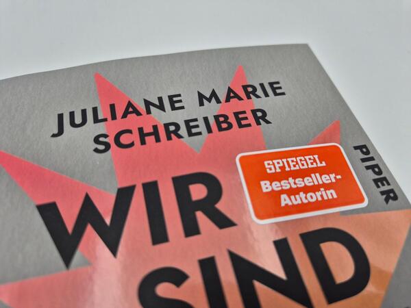 Außenansicht des Buches „Wir sind Dynamit“